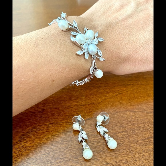 Bridal/Evening Formal Jewelry Bracelet/Earrings Set - Picture 5 of 9